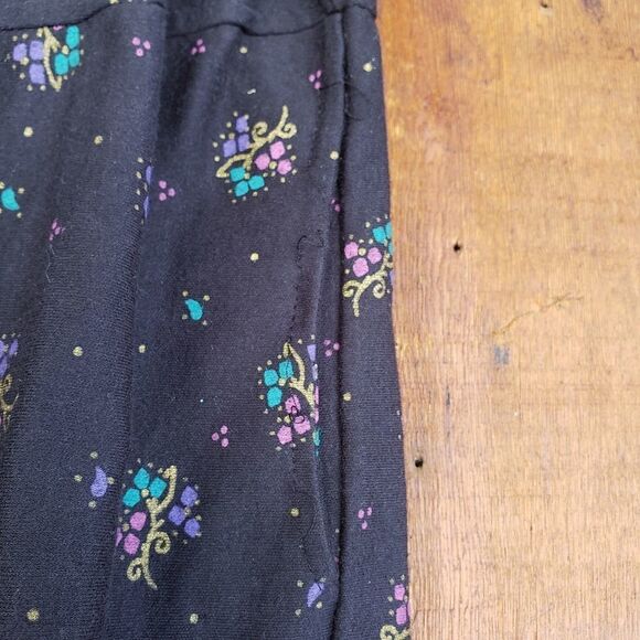Vintage Closely Knit Skirt with Boho Print throughout - Picture 4 of 14